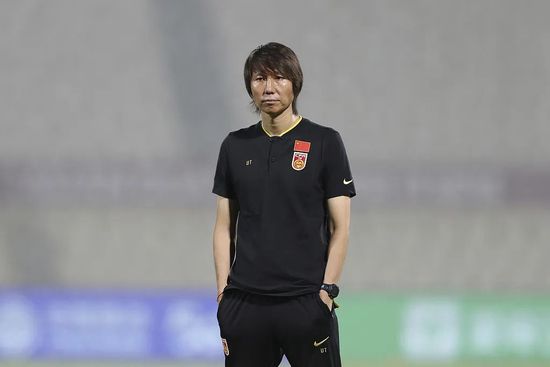 美女直播露胸